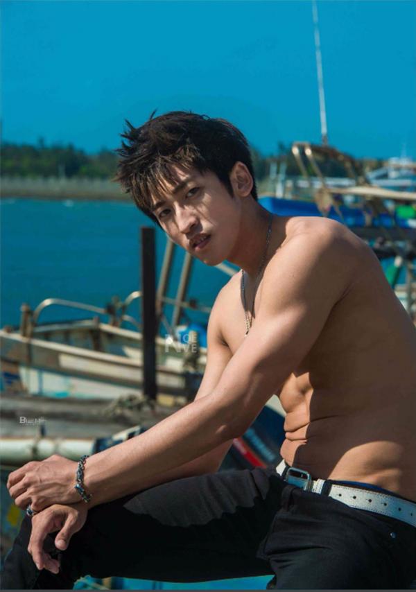 Whoseman-4-明星教練男丁格爾-芬達-全裸非全見寫真書